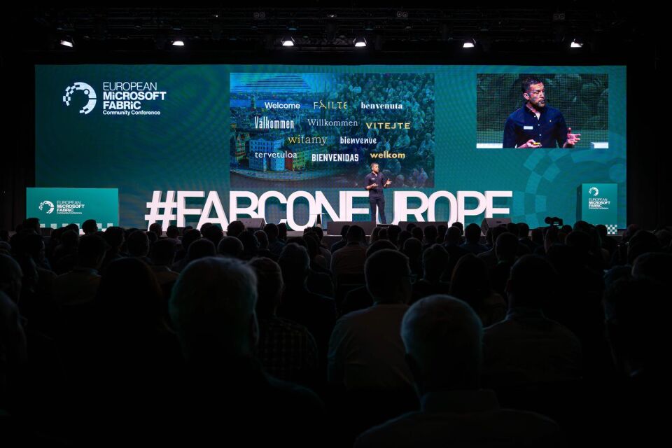 Publikum und Speaker bei einem Vortrag auf der #FabConEurope