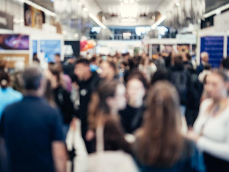 Beispielbild einer Menschenmenge auf einer Messe