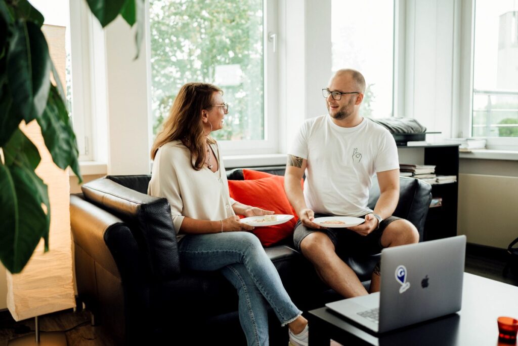 2 Personen sprechen über Data AI Karriere bei Dataciders